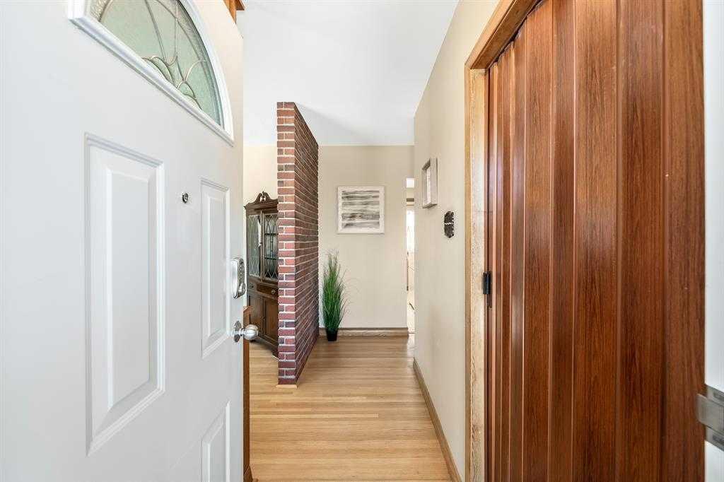 Picture for 22 Montrose Crescent NE