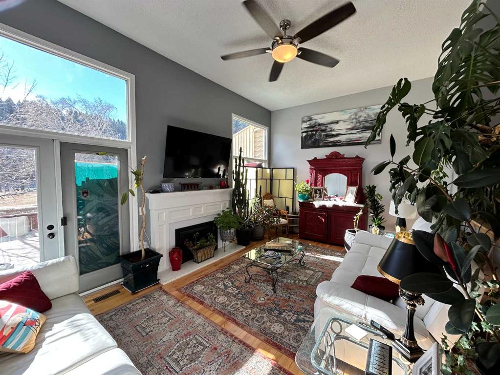 Picture for 340 Point Mckay Gardens NW