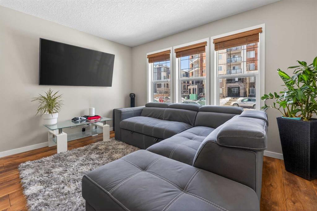 Picture for 56 Skyview Point Crescent NE