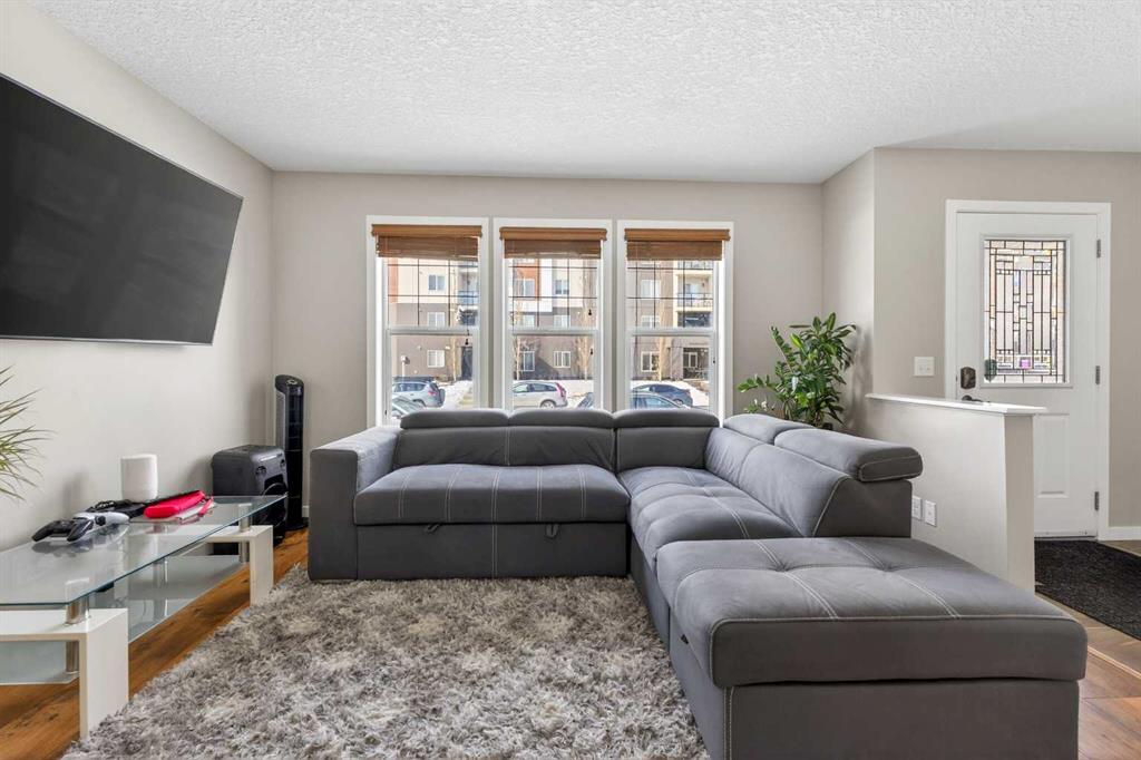 Picture for 56 Skyview Point Crescent NE