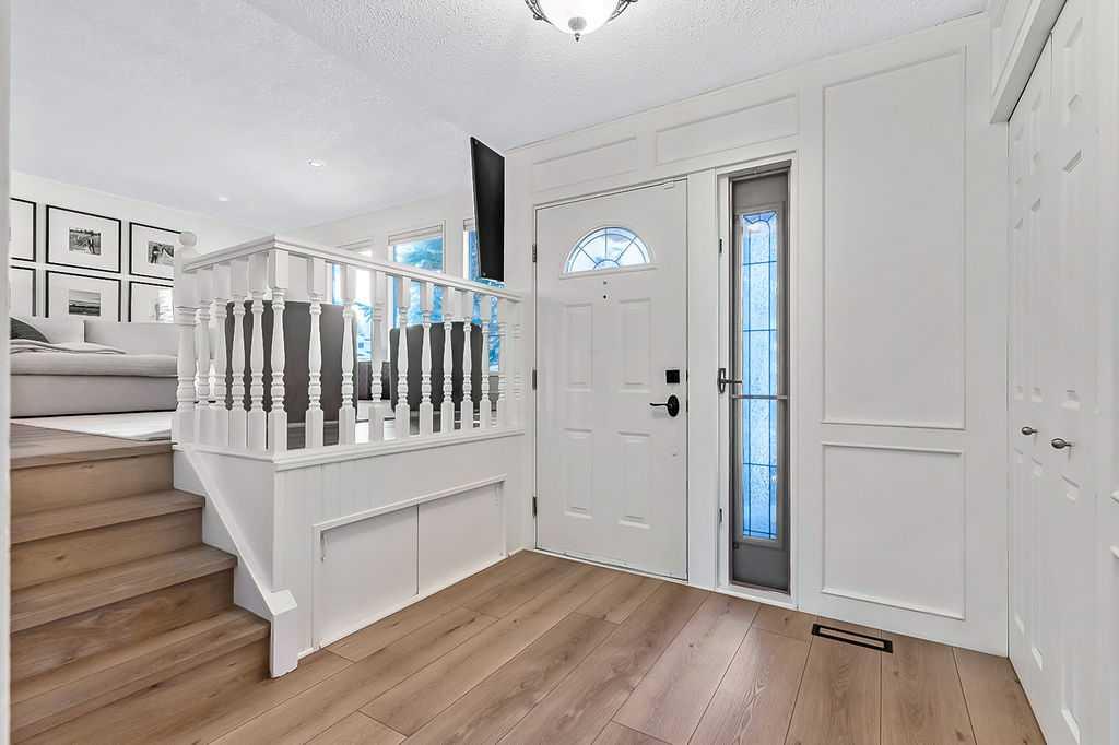 Picture for 171 Woodridge Place SW