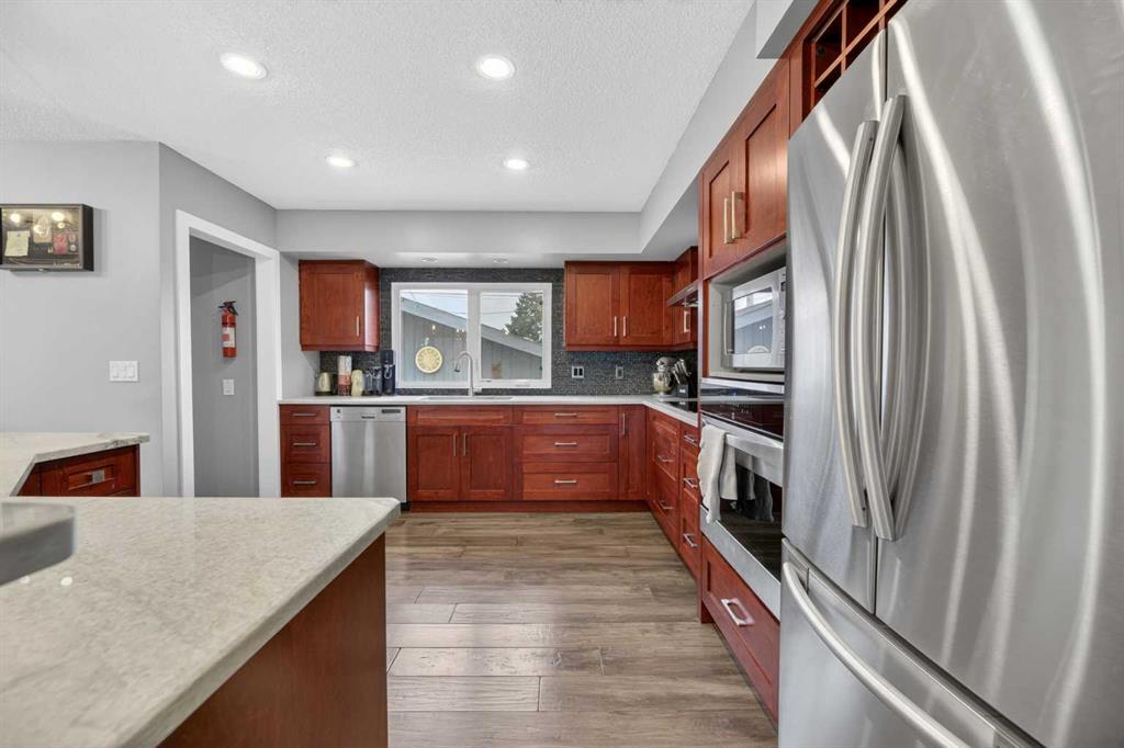 Picture for 35 Queen Isabella Close SE