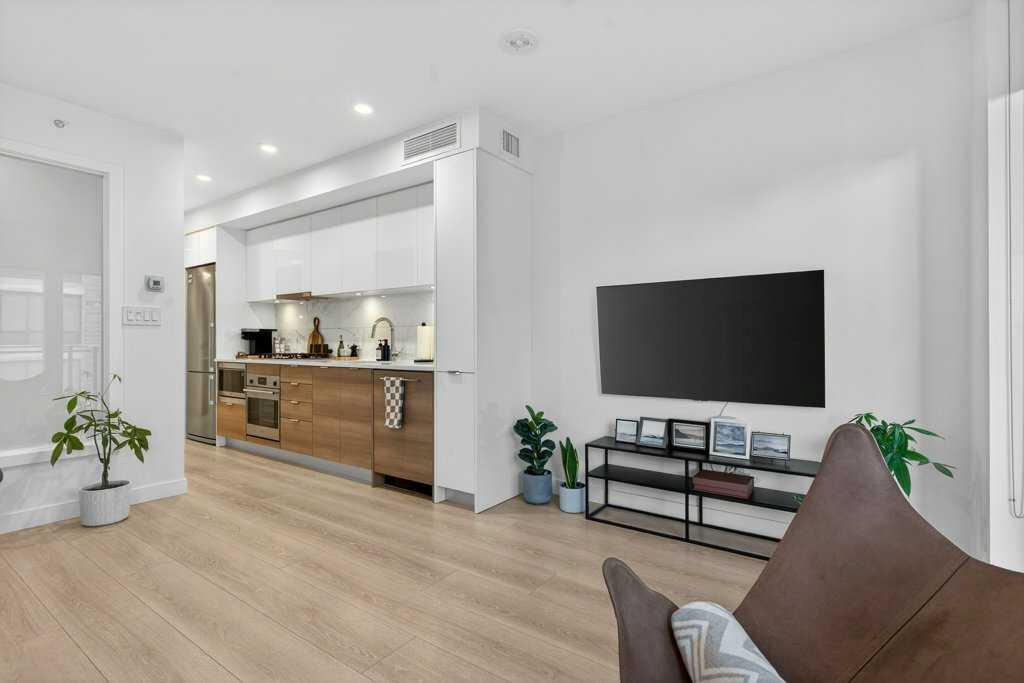 Picture for 503, 108 Waterfront Court SW