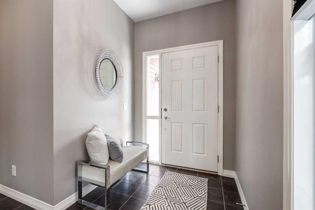 Picture for 33 Evansglen Drive NW