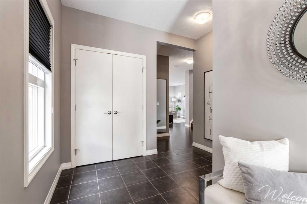 Picture for 33 Evansglen Drive NW