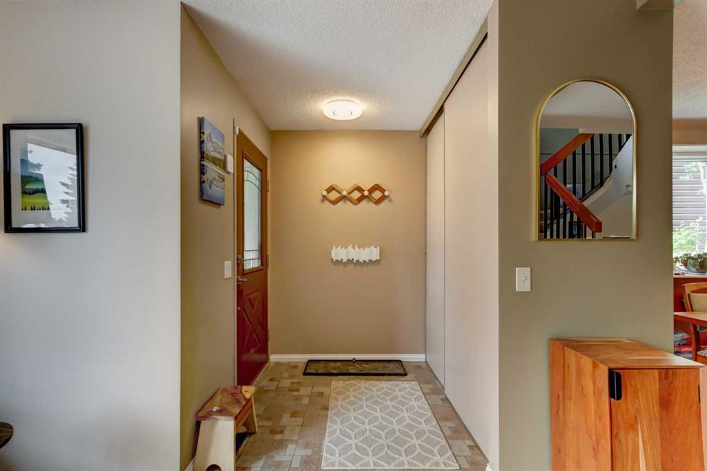 Picture for 20 Strathearn Rise SW