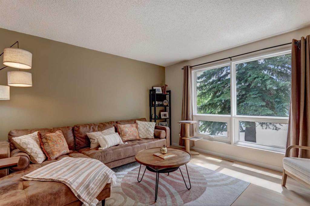 Picture for 20 Strathearn Rise SW