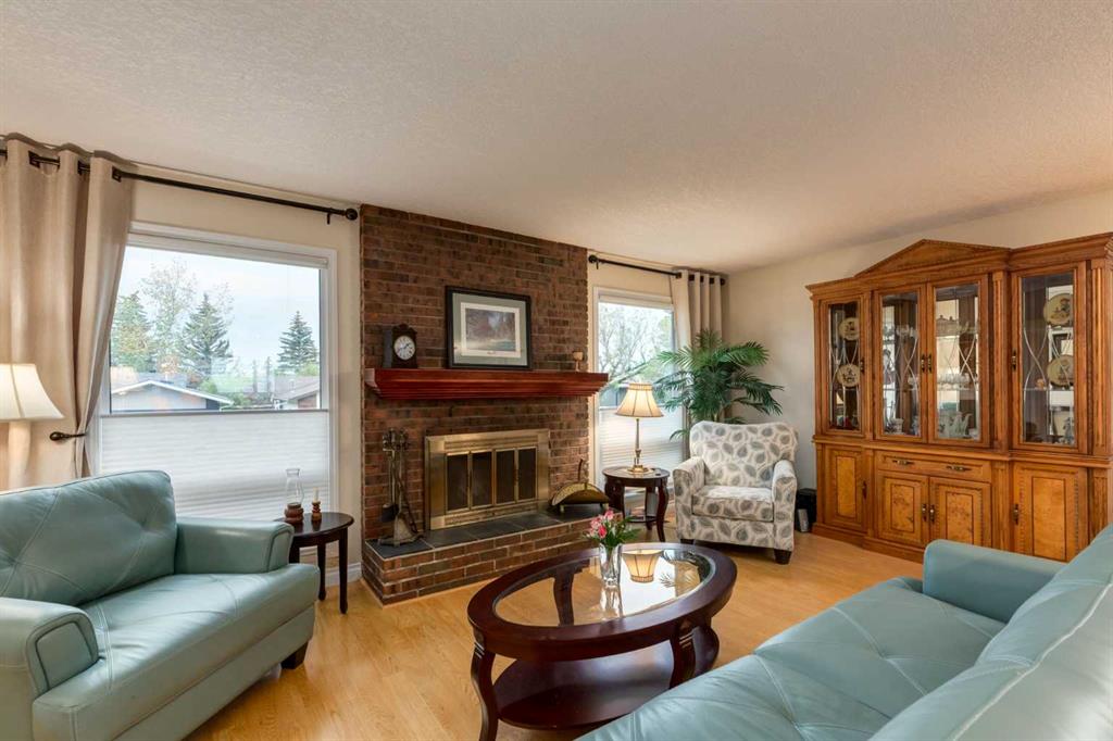 Picture for 120 Silverthorn Way NW