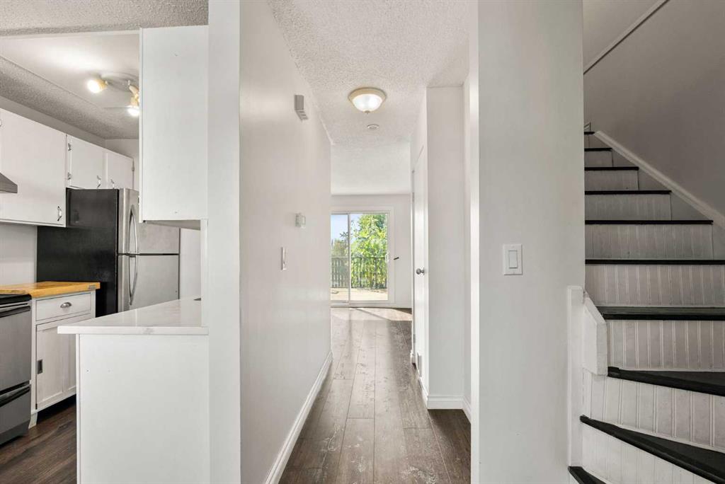 Picture for 4, 195 Manora Place NE