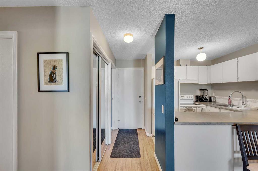 Picture for 307, 110 20 Avenue NE