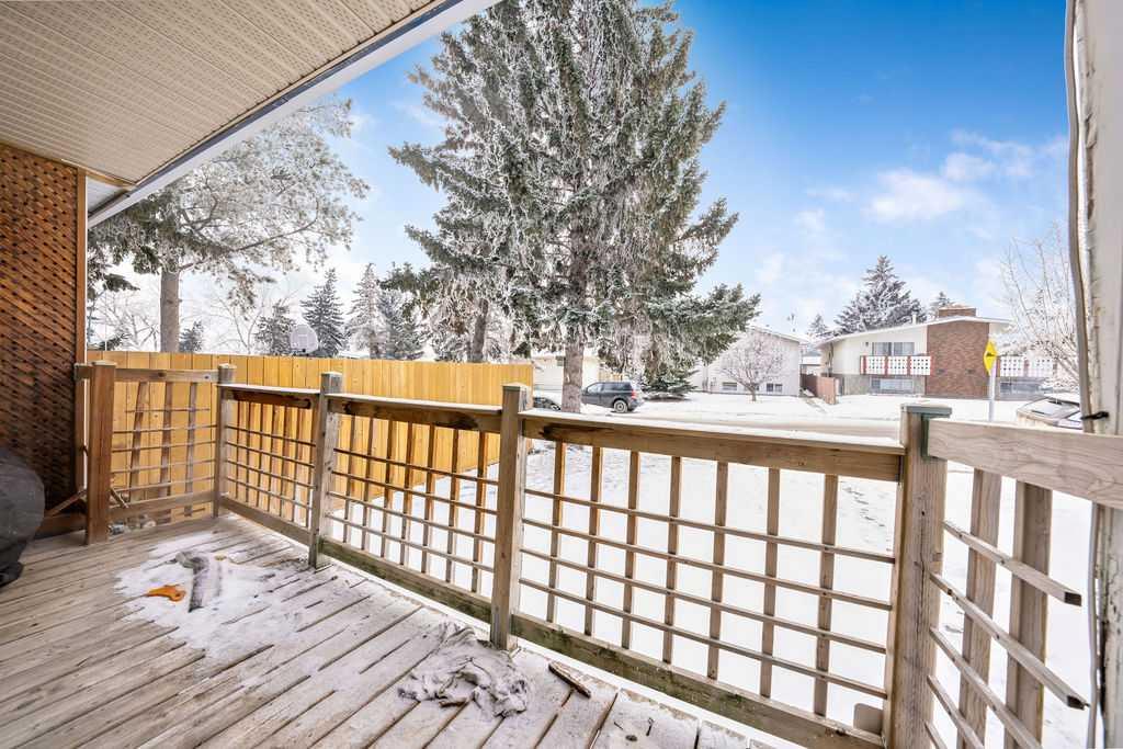 Picture for 706 68 Avenue SW