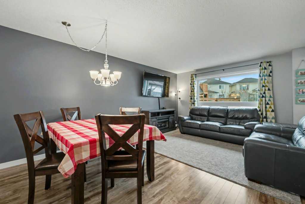 Picture for 35 Somerglen Way SW