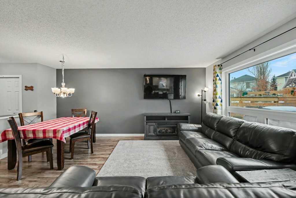 Picture for 35 Somerglen Way SW