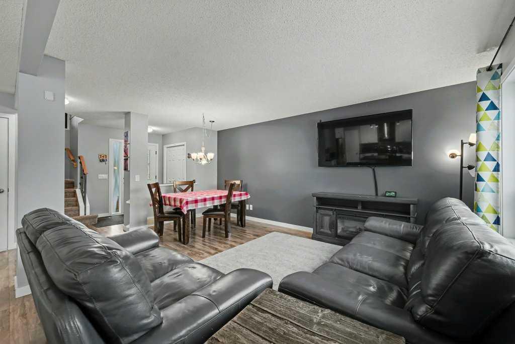 Picture for 35 Somerglen Way SW