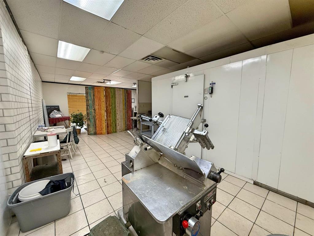 Picture for 33, 3616 52 Avenue NW