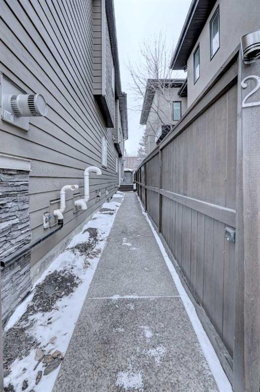 Picture for 2, 308 12 Avenue NE