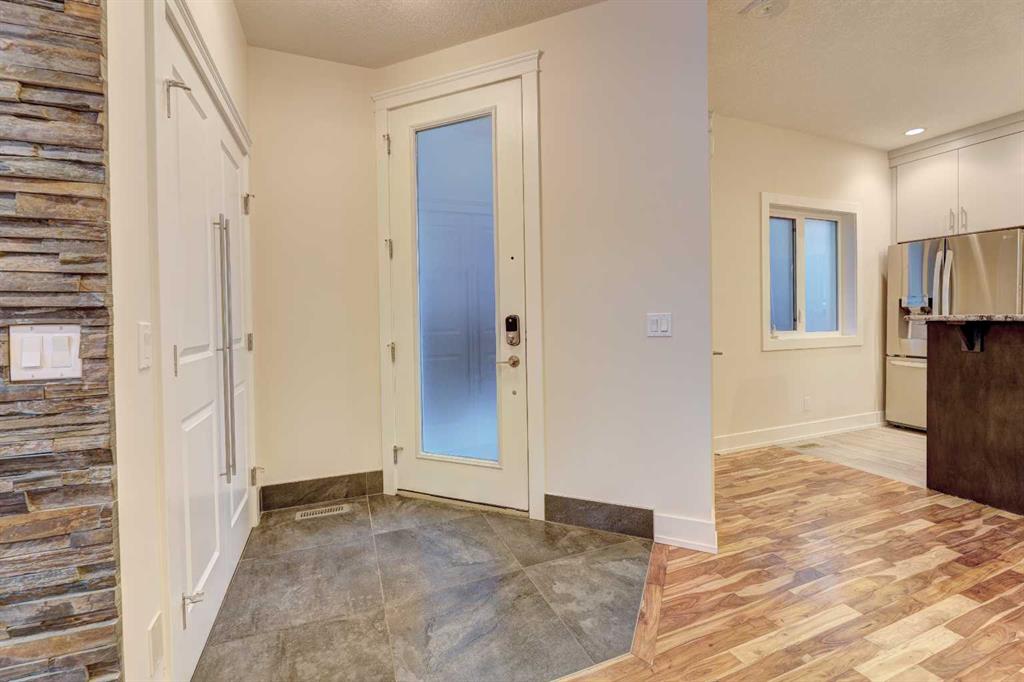 Picture for 2, 308 12 Avenue NE