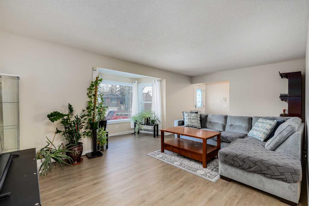 Picture for 5611 Maidstone Crescent NE