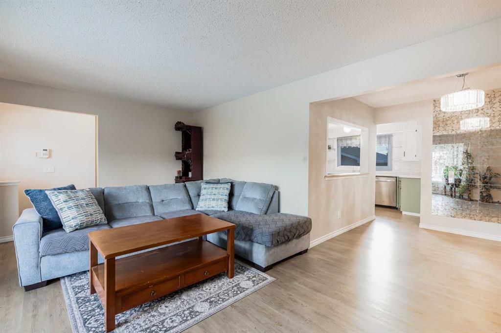 Picture for 5611 Maidstone Crescent NE