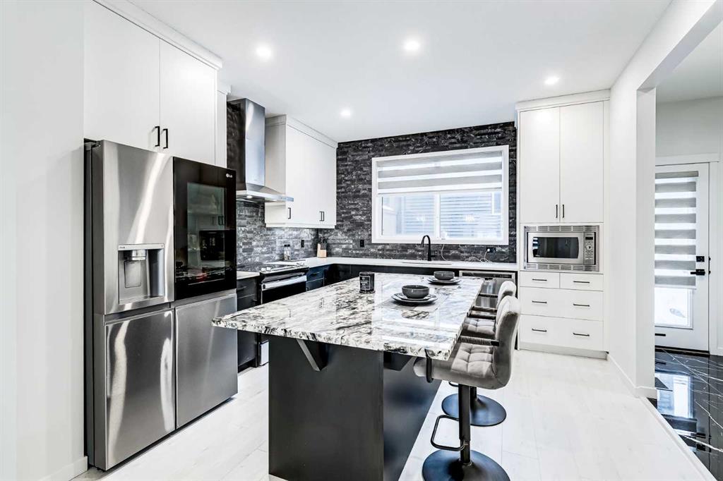 Picture for 184 Rowmont Boulevard NW