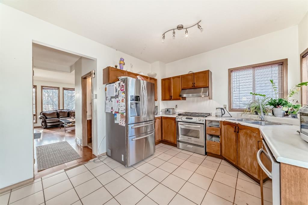 Picture for 68 Laguna Close NE