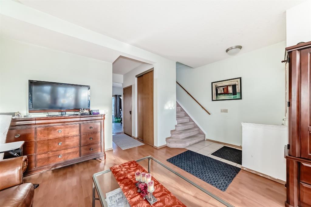 Picture for 68 Laguna Close NE