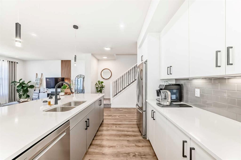 Picture for 12 Magnolia Crescent SE