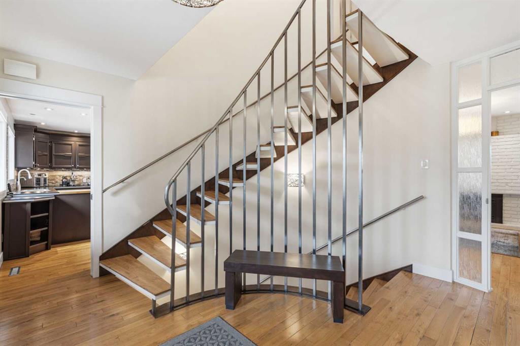 Picture for 3308 Lakeside Crescent SW