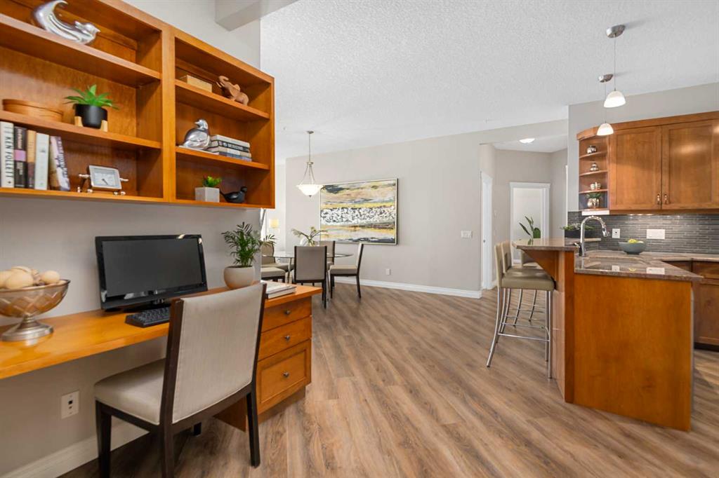 Picture for 7204, 14 Hemlock Crescent SW