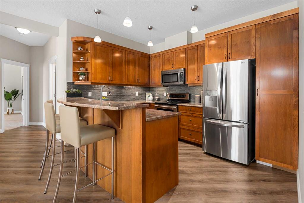 Picture for 7204, 14 Hemlock Crescent SW