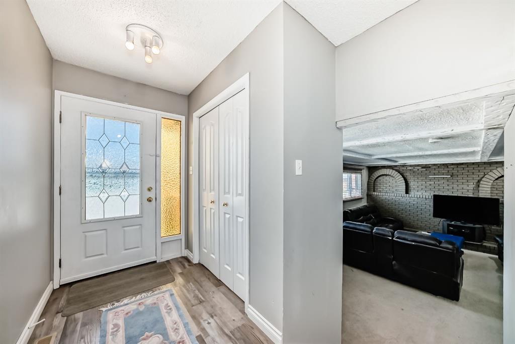 Picture for 28 Rundlelawn Place NE