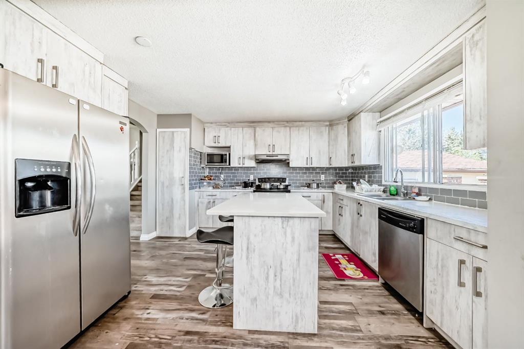 Picture for 28 Rundlelawn Place NE