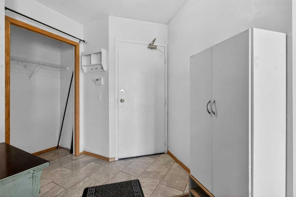 Picture for 307, 1715 35 Street SE
