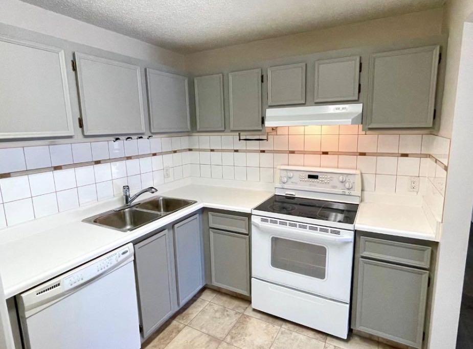 Picture for 81 Cedar Springs Gardens SW