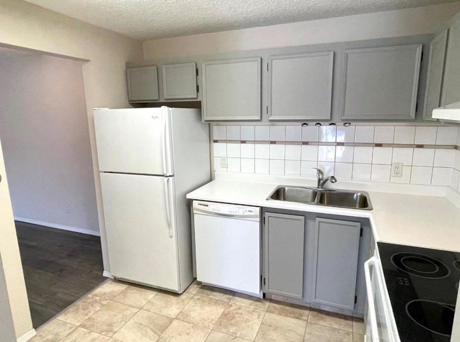Picture for 81 Cedar Springs Gardens SW