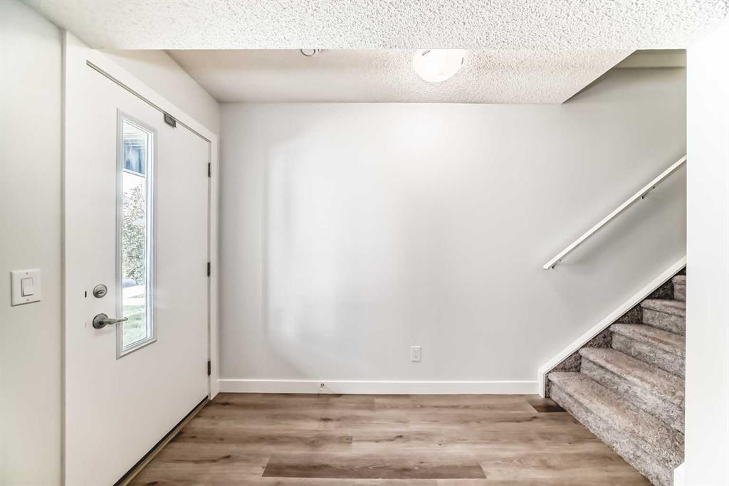 Picture for 32 Evanscrest Park NW