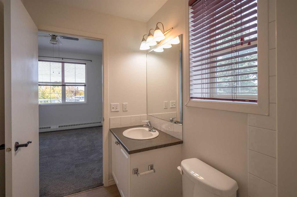 Picture for 310, 1000 Applevillage Court SE https://www.cirrealty.ca/reb/creb/65/A2262965_16.jpg