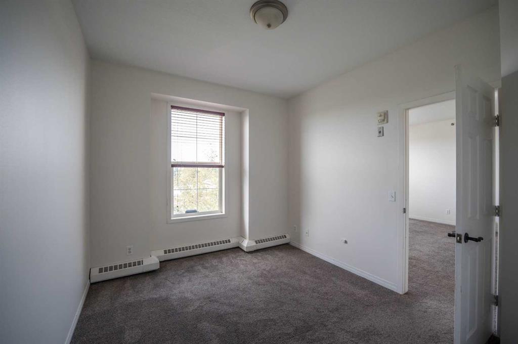 Picture for 310, 1000 Applevillage Court SE https://www.cirrealty.ca/reb/creb/65/A2262965_17.jpg