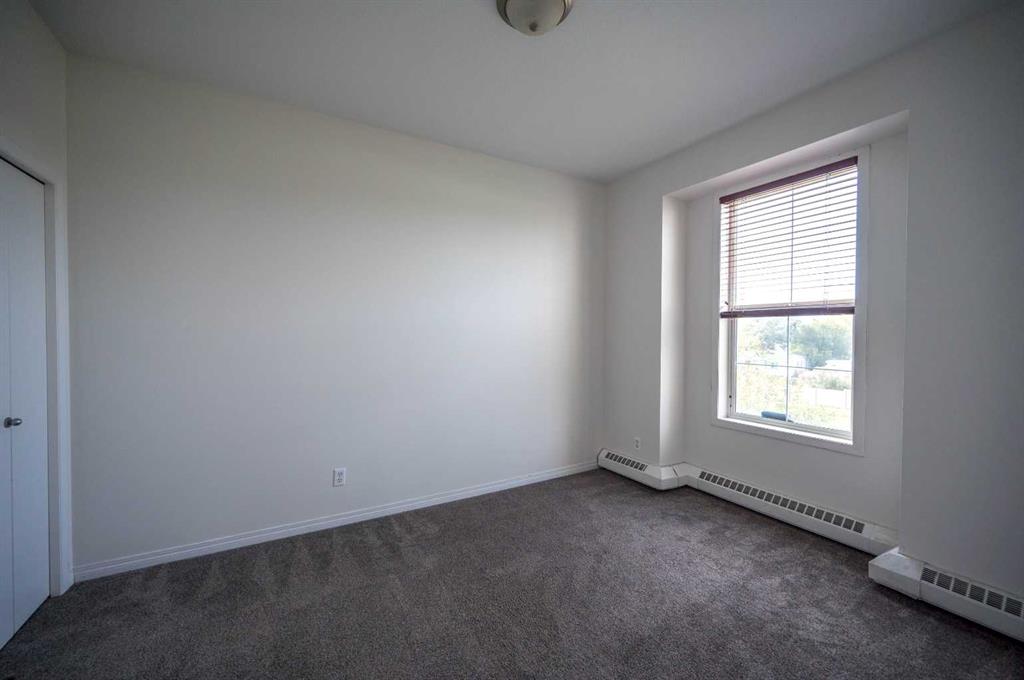 Picture for 310, 1000 Applevillage Court SE https://www.cirrealty.ca/reb/creb/65/A2262965_18.jpg