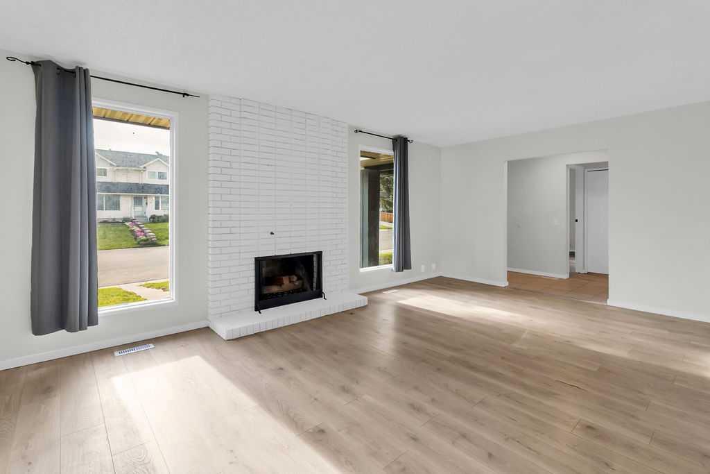 Picture for 10 Radcliffe Crescent SE