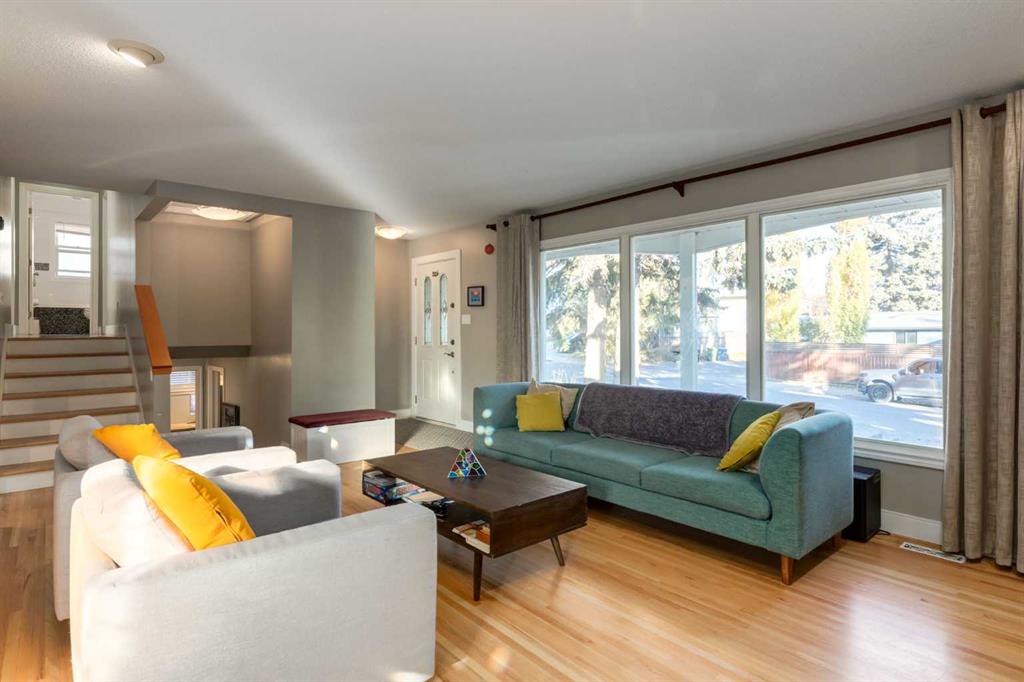 Picture for 12044 Lake Emerald Crescent SE