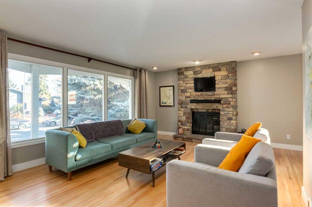 Picture for 12044 Lake Emerald Crescent SE