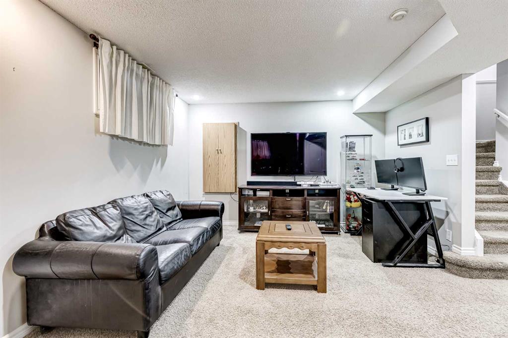 Picture for 72 Saddleback Way NE