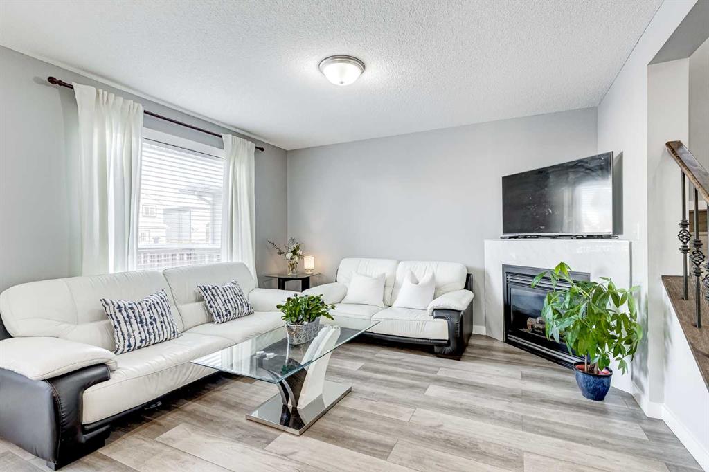 Picture for 72 Saddleback Way NE