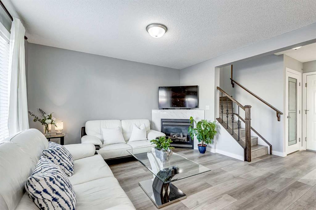 Picture for 72 Saddleback Way NE