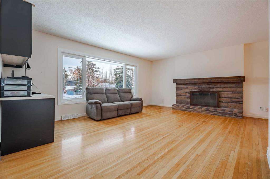 Picture for 3335 Boulton Road NW