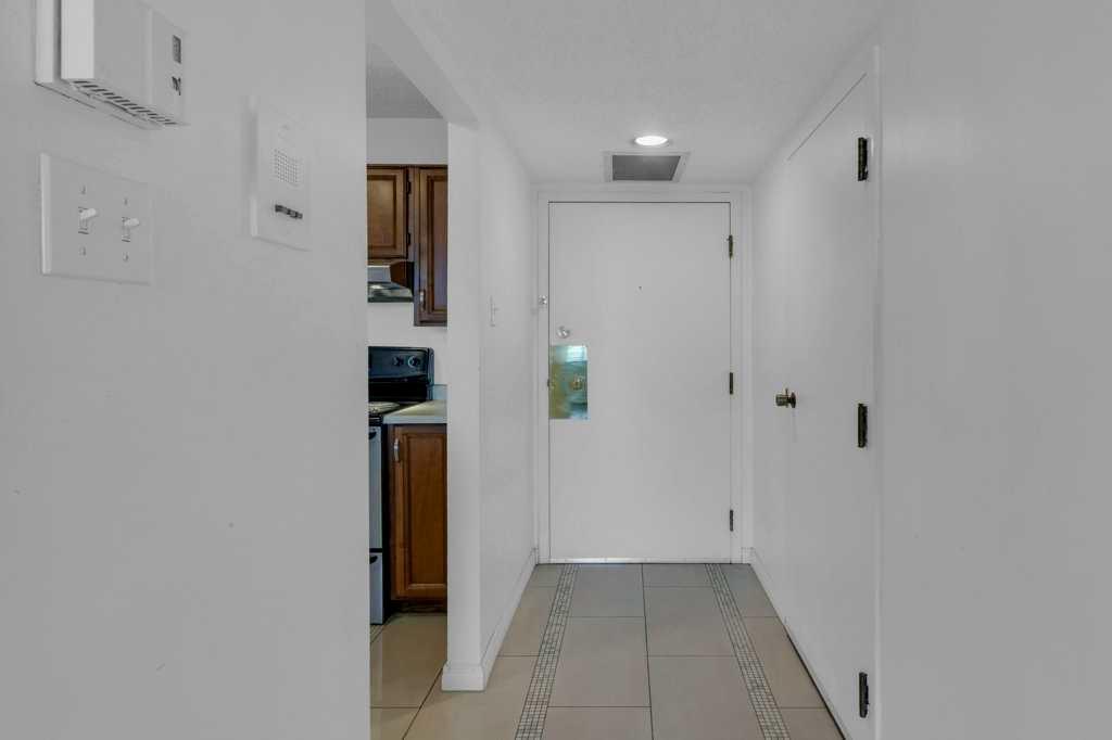 Picture for 402, 1202 13 Avenue SW