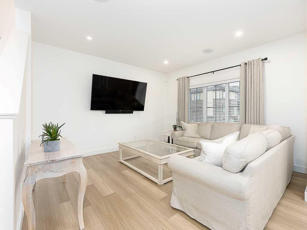 Picture for 613 Lambeau Link SE