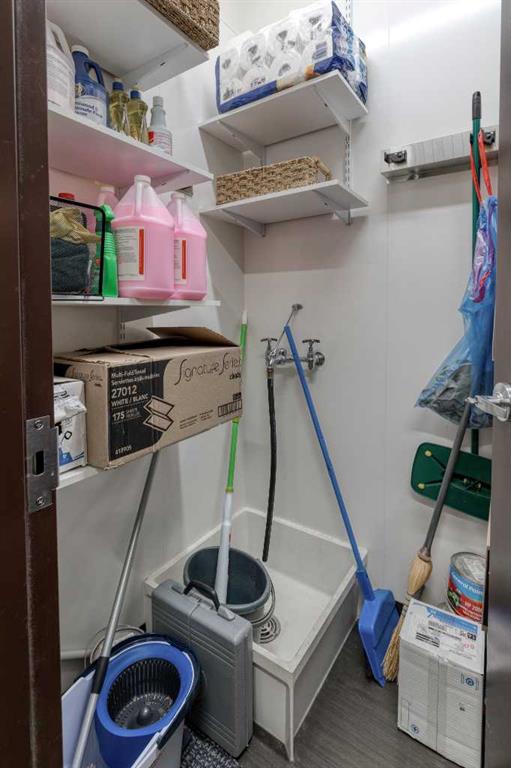 Picture for 4, 505 Railway Street W