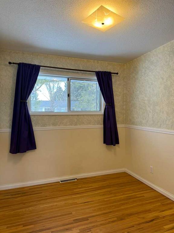 Picture for 37 Arbour Crescent SE